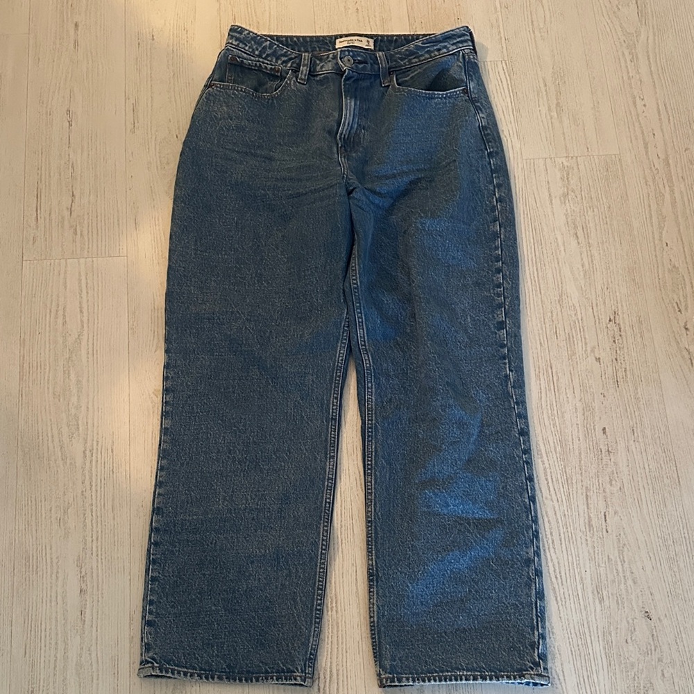 A & F High-RiseThe Loose Curve Love Jeans — Blue Wash